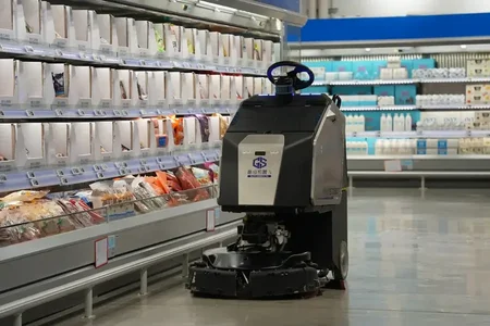 uClean Scrub 75 gulvvaskerobot i butikk og kjøpesenter - effektiv rengjøring av store gulvarealer